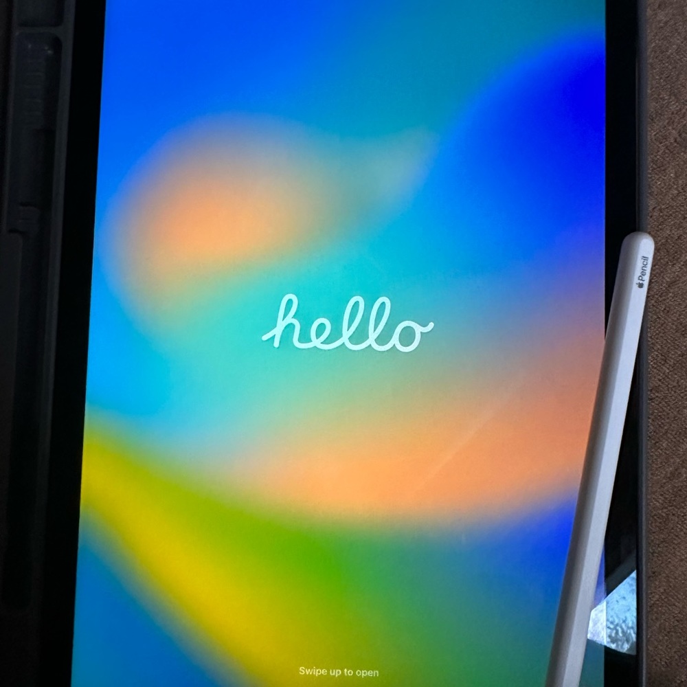 iPad Air 5th Generation 2022 Silver 64 GB comes with Apple Pencil 2nd Gen!